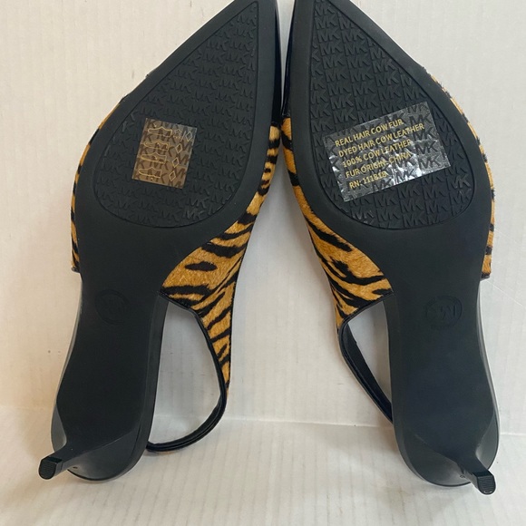 New MICHAEL MICHAEL KORS
Parker Flex Tiger Print Calf Hair
Pump - Picture 6 of 6